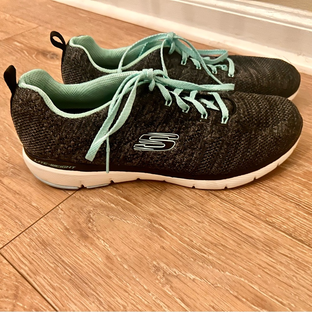 Skechers Women's Skech-Knit Air-Cooled Memory Foam Athletic Sneakers size 11